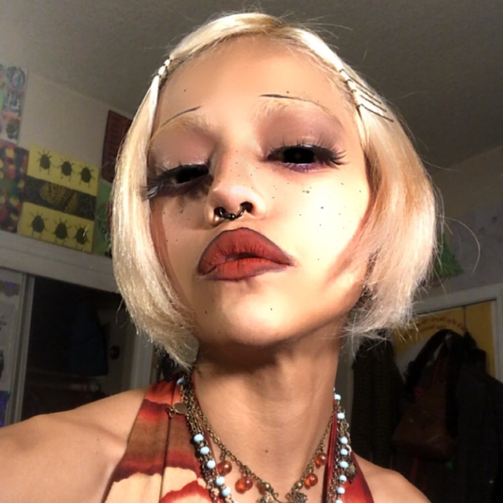Meet your Posher, Cintia